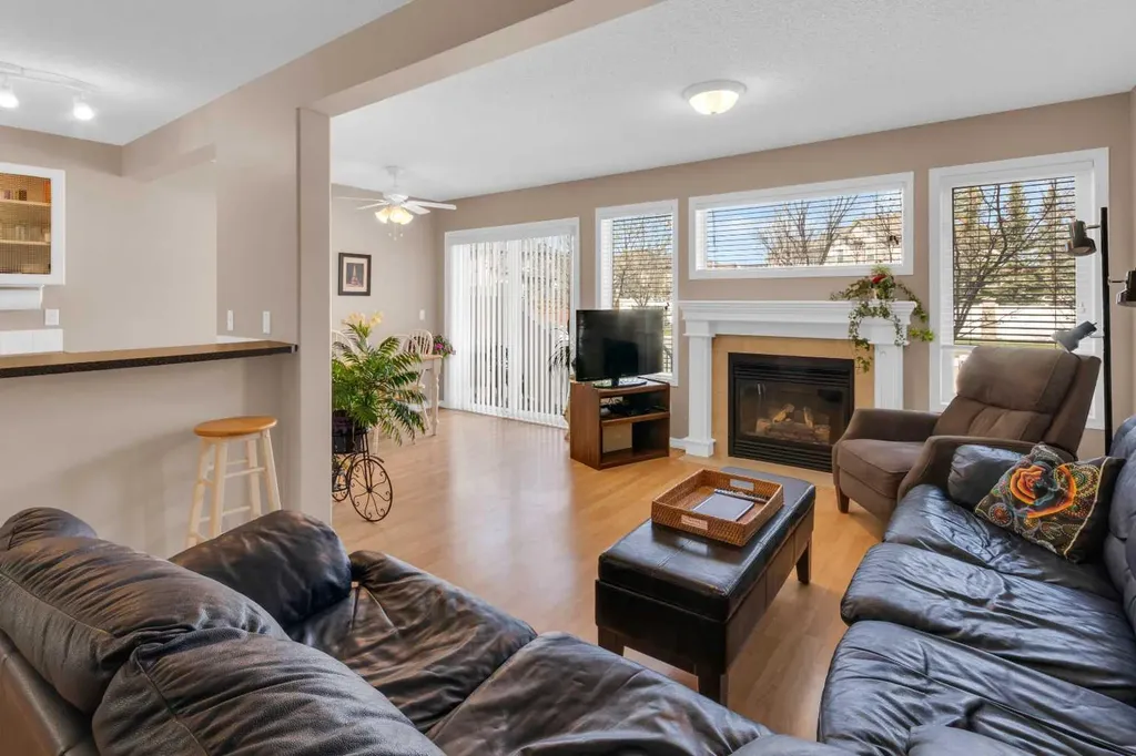 27 Royal Birch Mount NW Calgary AB T3G 5W7