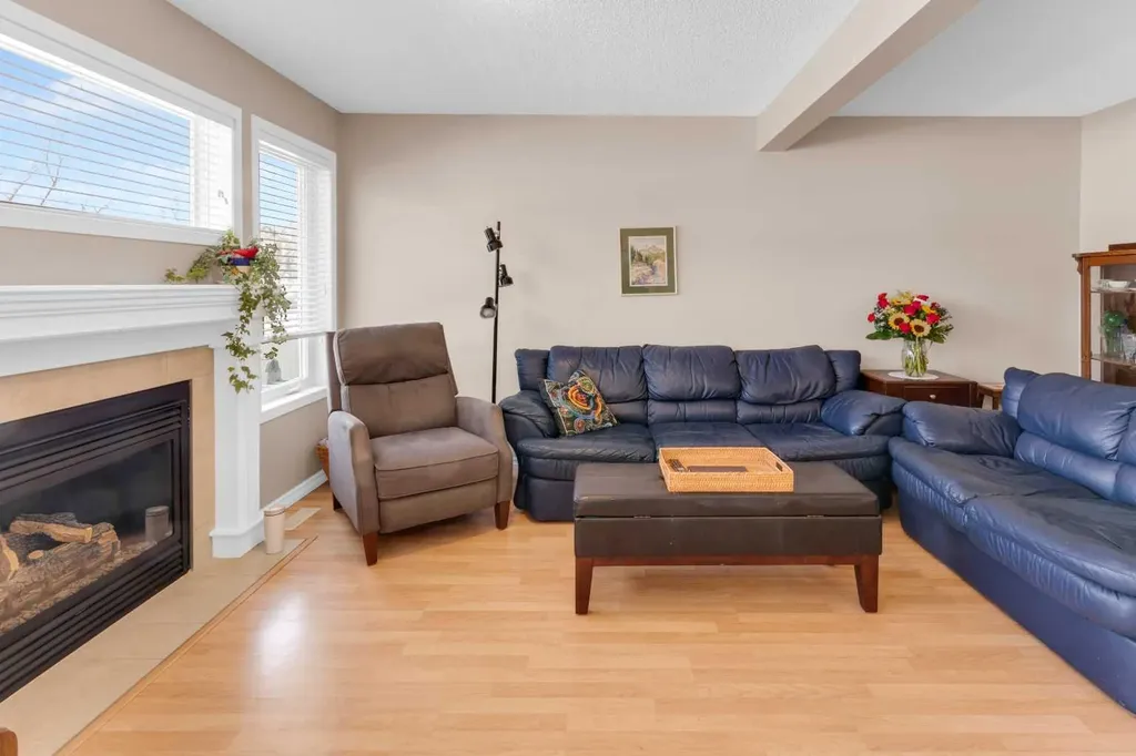 27 Royal Birch Mount NW Calgary AB T3G 5W7