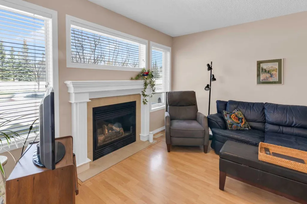 27 Royal Birch Mount NW Calgary AB T3G 5W7