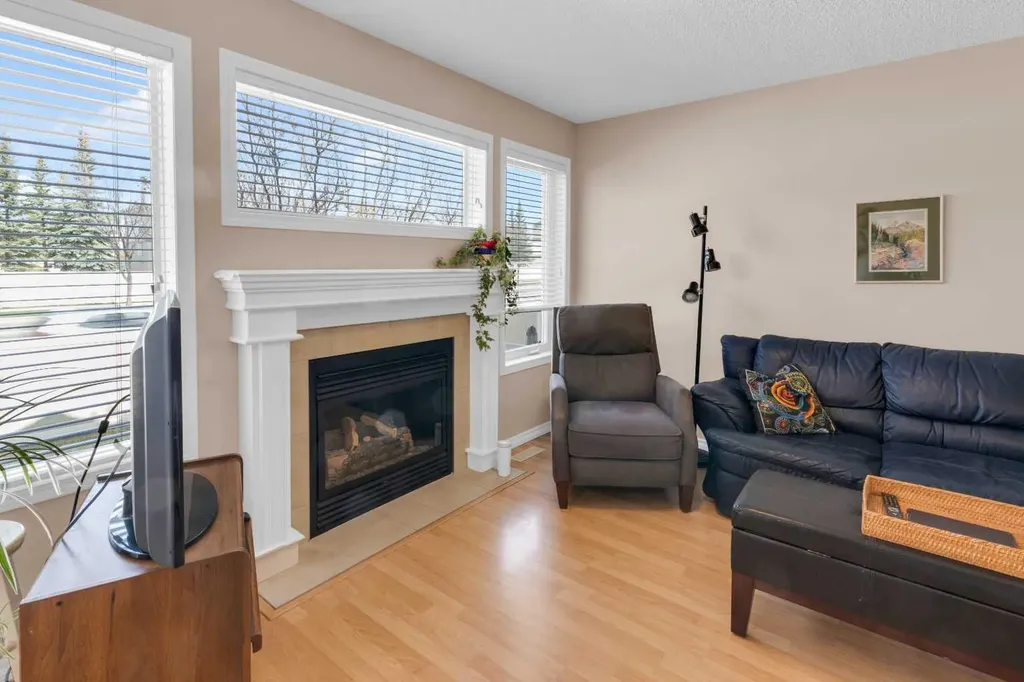 27 Royal Birch Mount NW Calgary AB T3G 5W7