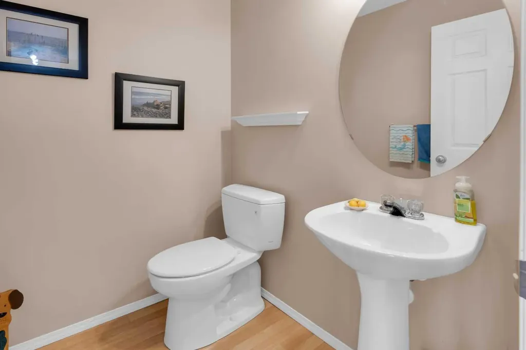 27 Royal Birch Mount NW Calgary AB T3G 5W7