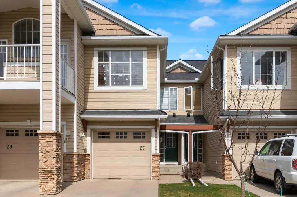 27 Royal Birch Mount NW Calgary AB T3G 5W7
