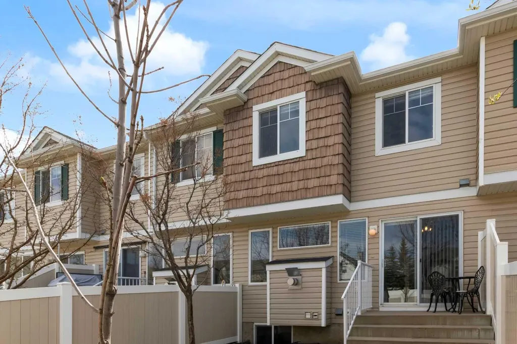 27 Royal Birch Mount NW Calgary AB T3G 5W7