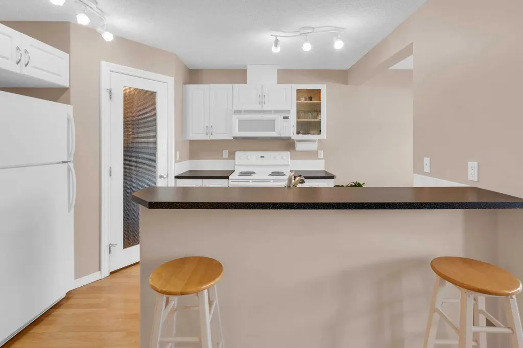 27 Royal Birch Mount NW Calgary AB T3G 5W7