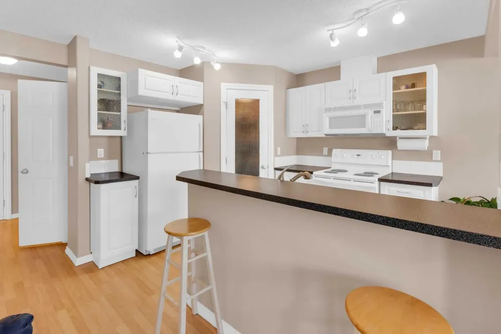 27 Royal Birch Mount NW Calgary AB T3G 5W7