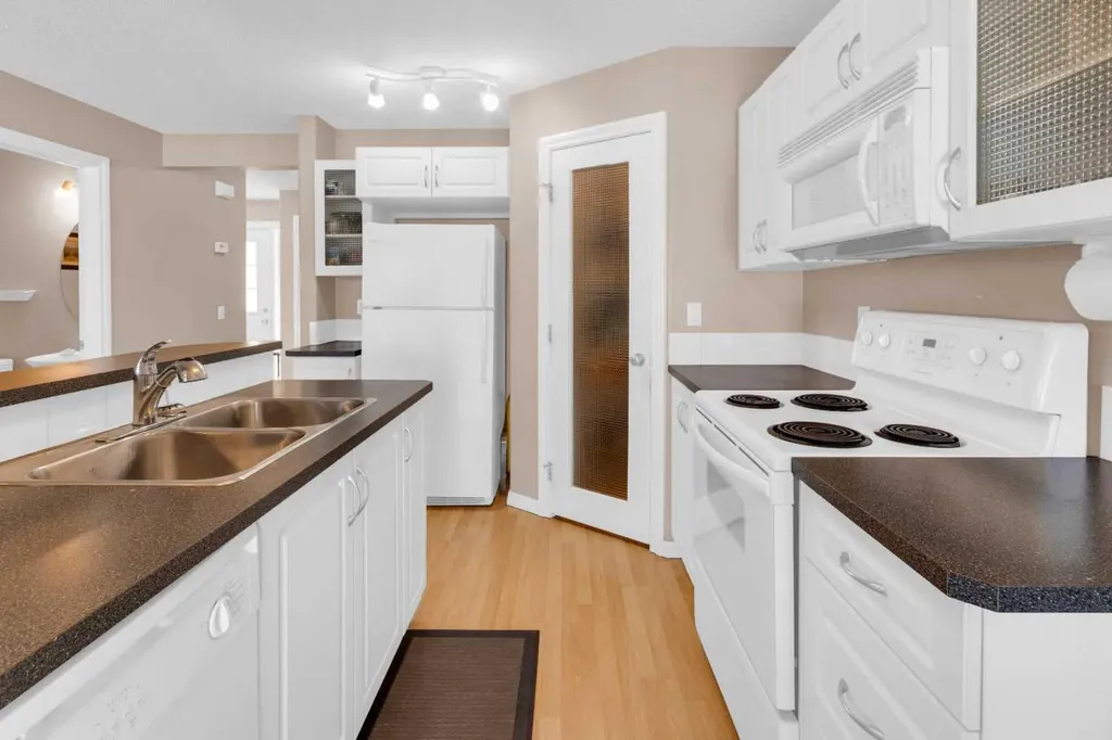 27 Royal Birch Mount NW Calgary AB T3G 5W7