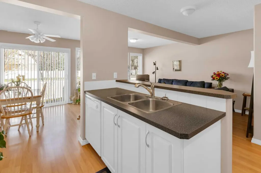 27 Royal Birch Mount NW Calgary AB T3G 5W7