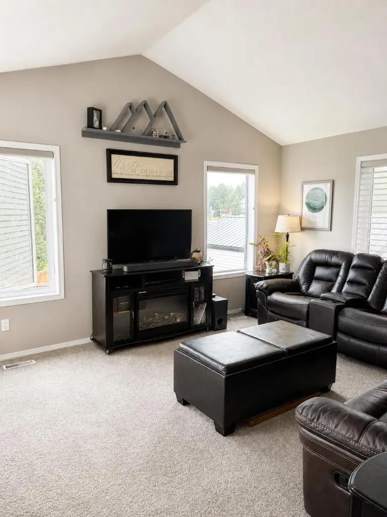 6819 59 Street Close Rocky Mountain House AB T4T1V9