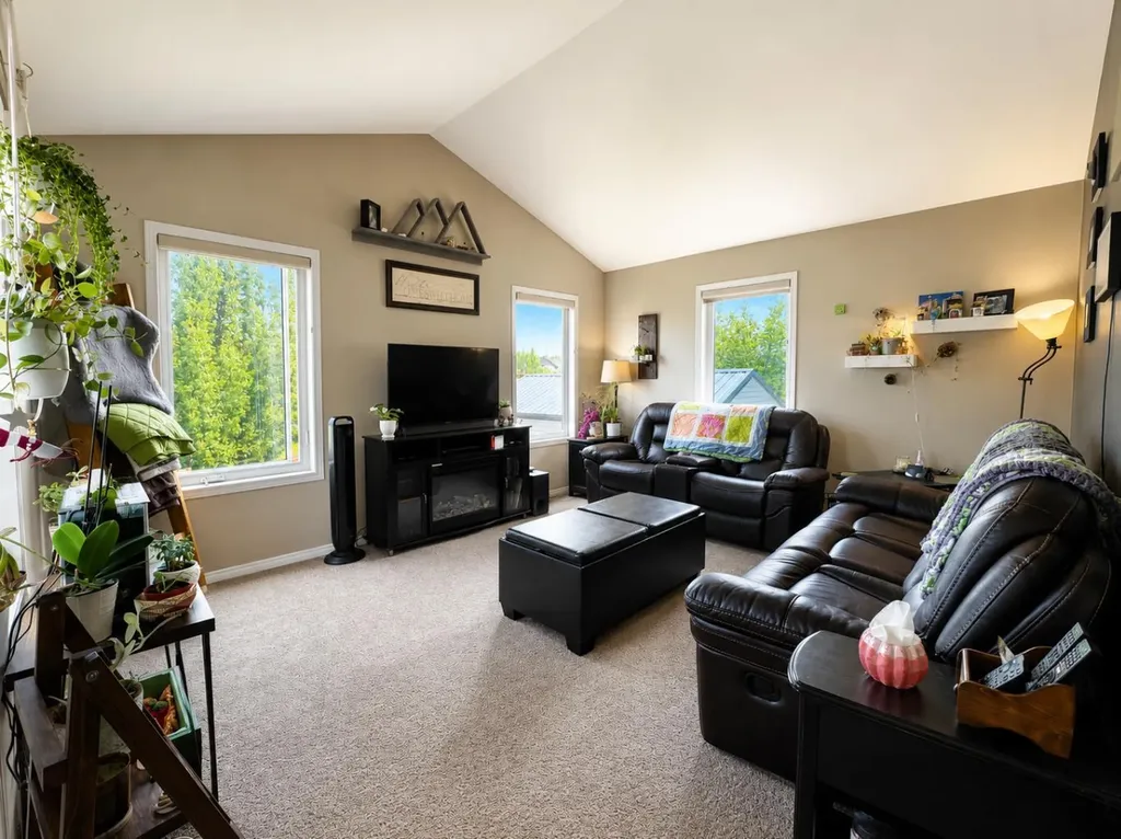 6819 59 Street Close Rocky Mountain House AB T4T1V9