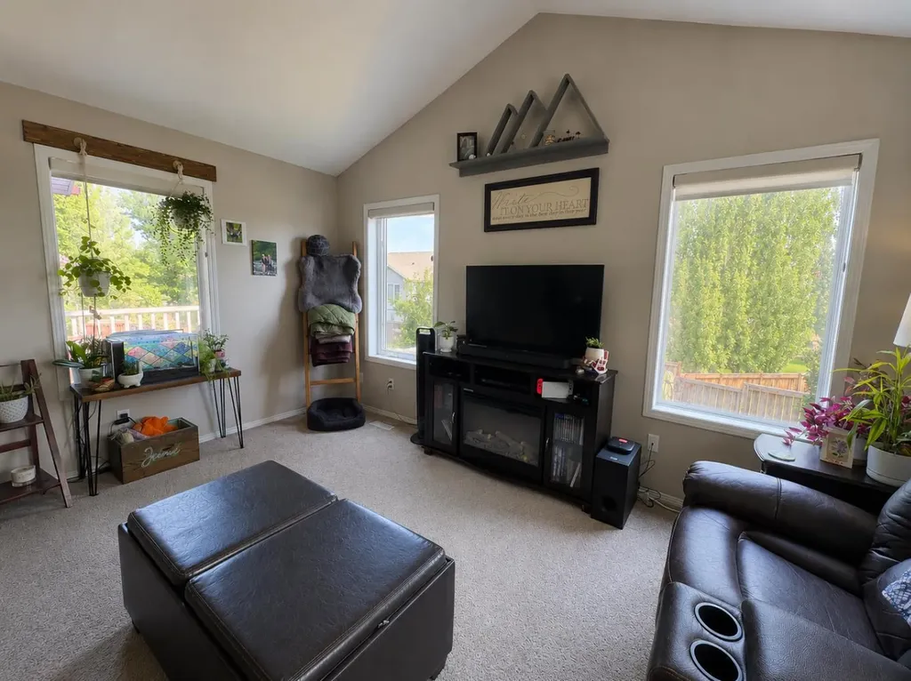6819 59 Street Close Rocky Mountain House AB T4T1V9