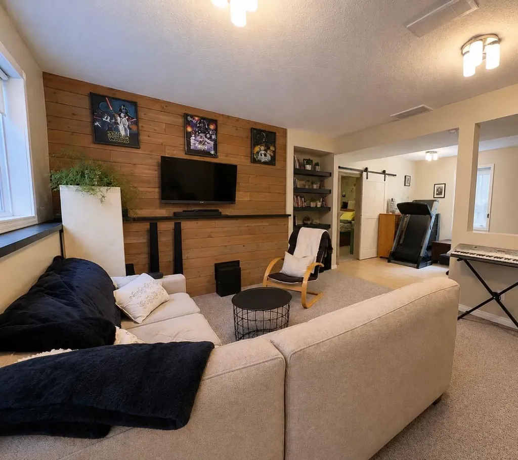 6819 59 Street Close Rocky Mountain House AB T4T1V9