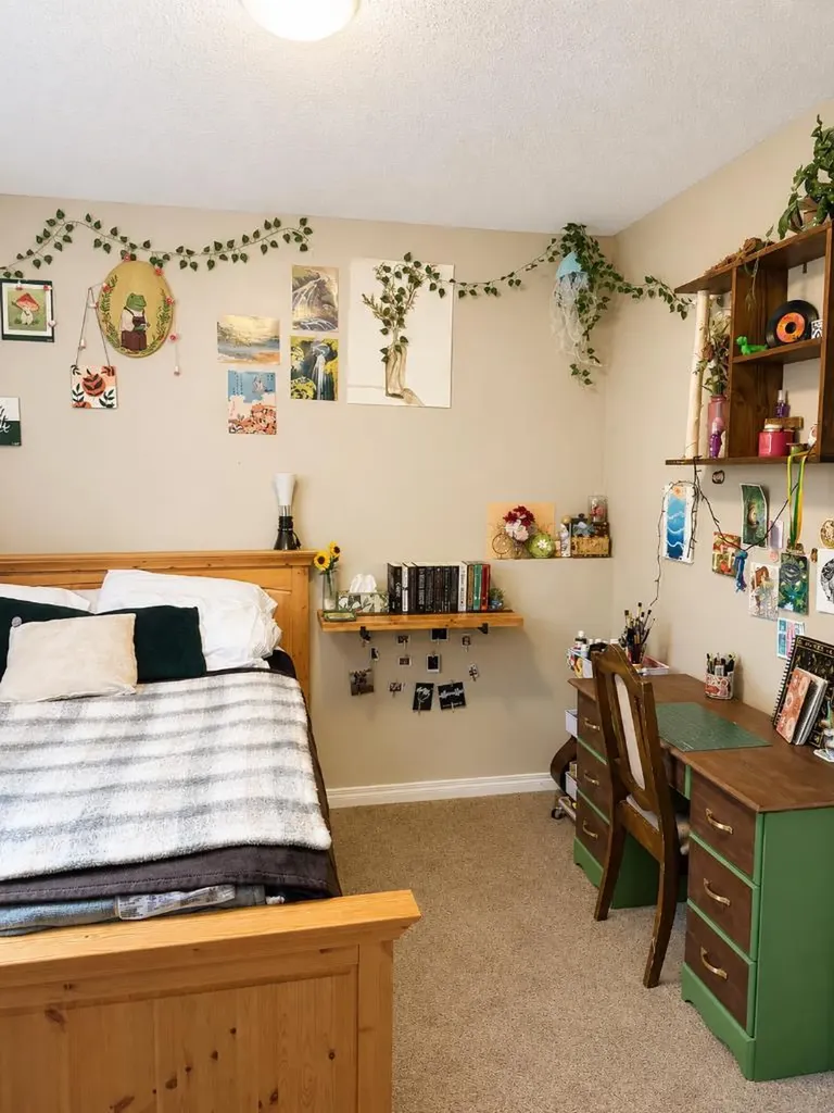 6819 59 Street Close Rocky Mountain House AB T4T1V9