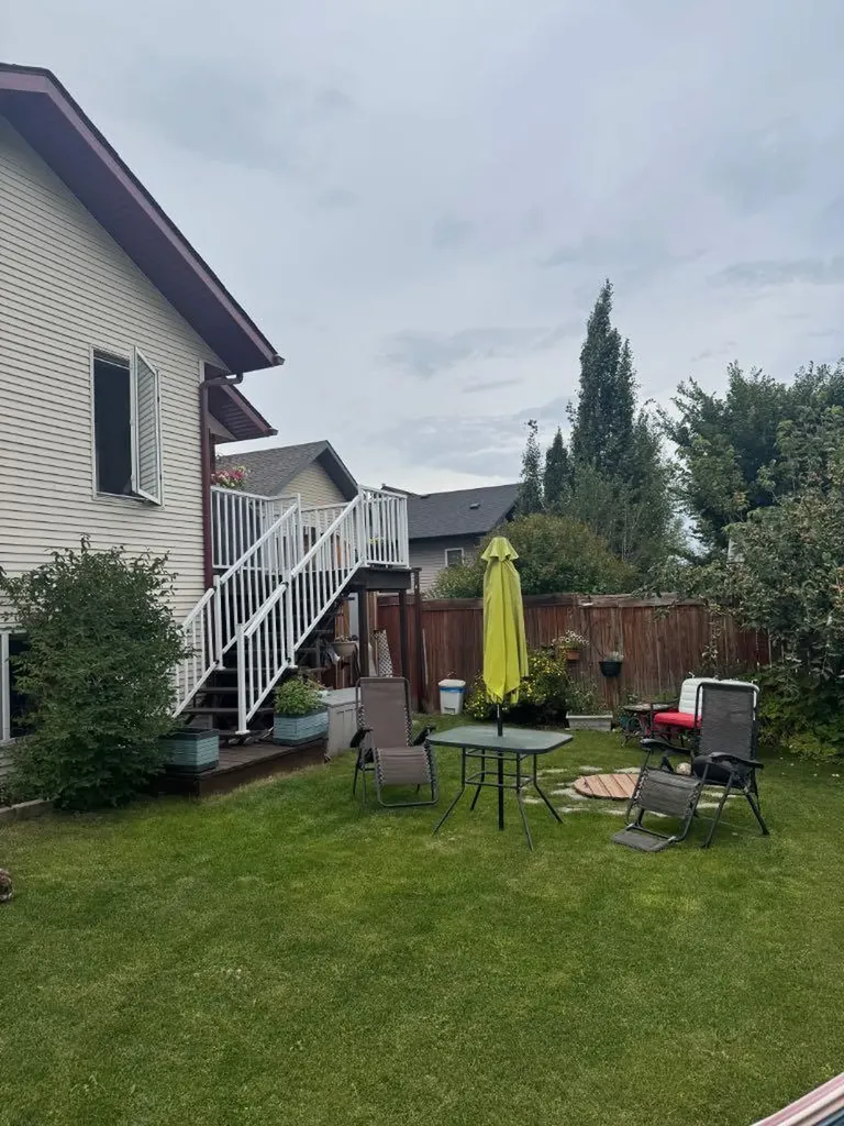 6819 59 Street Close Rocky Mountain House AB T4T1V9