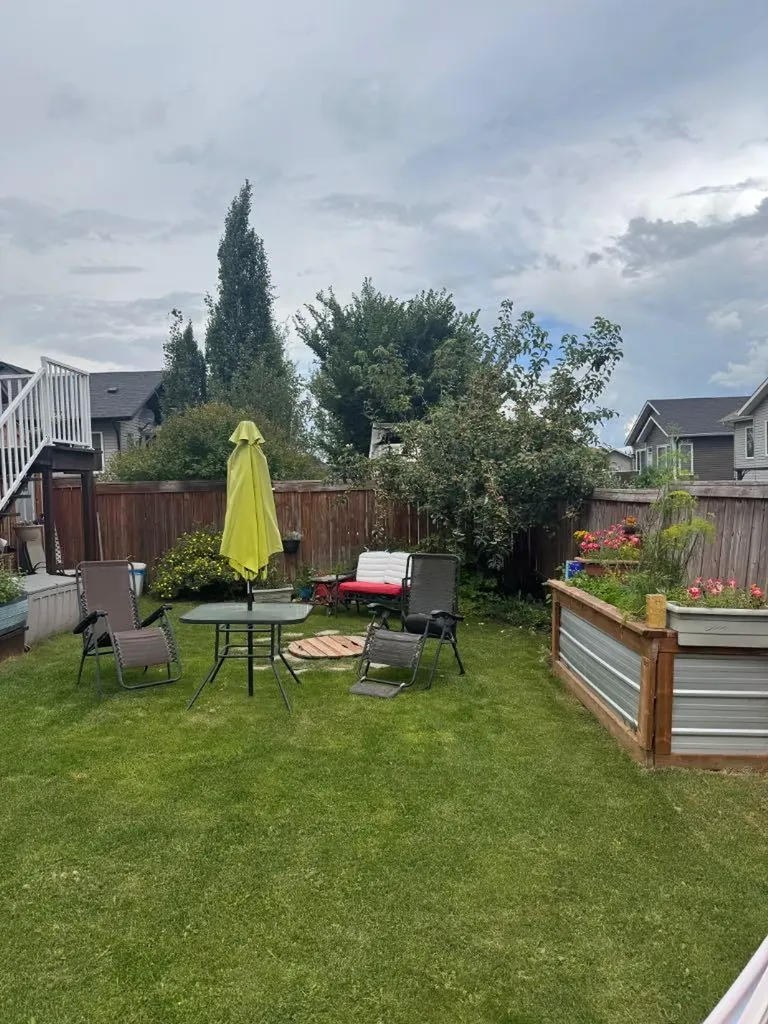 6819 59 Street Close Rocky Mountain House AB T4T1V9
