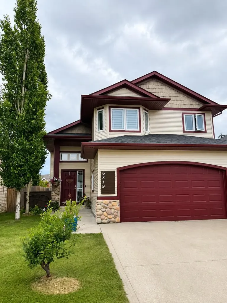 6819 59 Street Close Rocky Mountain House AB T4T1V9