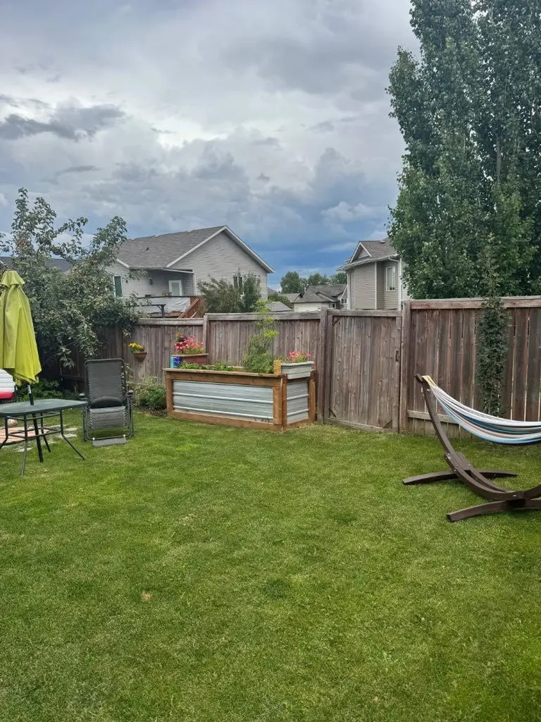 6819 59 Street Close Rocky Mountain House AB T4T1V9