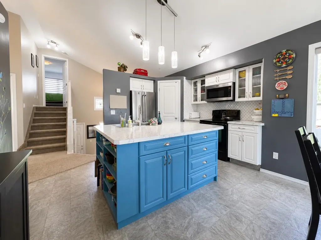 6819 59 Street Close Rocky Mountain House AB T4T1V9