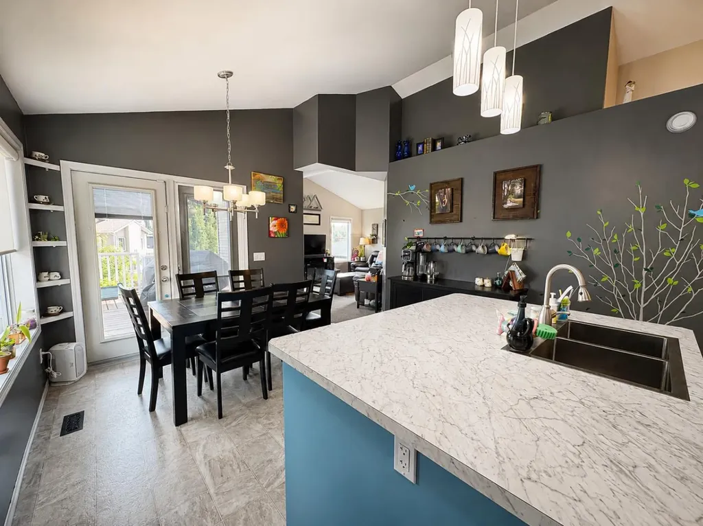 6819 59 Street Close Rocky Mountain House AB T4T1V9