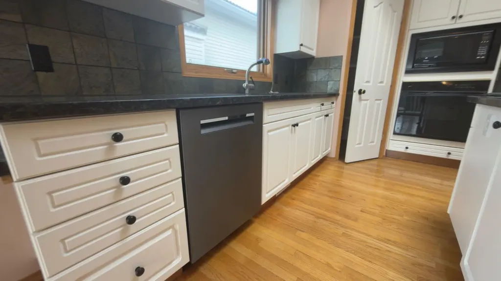 117 Woodpark Close SW Calgary AB T2W 6H1