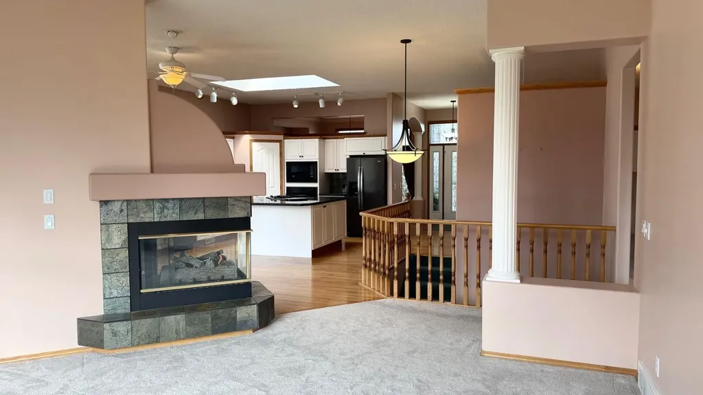117 Woodpark Close SW Calgary AB T2W 6H1