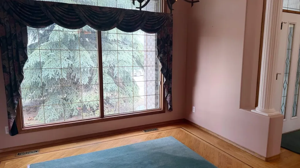 117 Woodpark Close SW Calgary AB T2W 6H1
