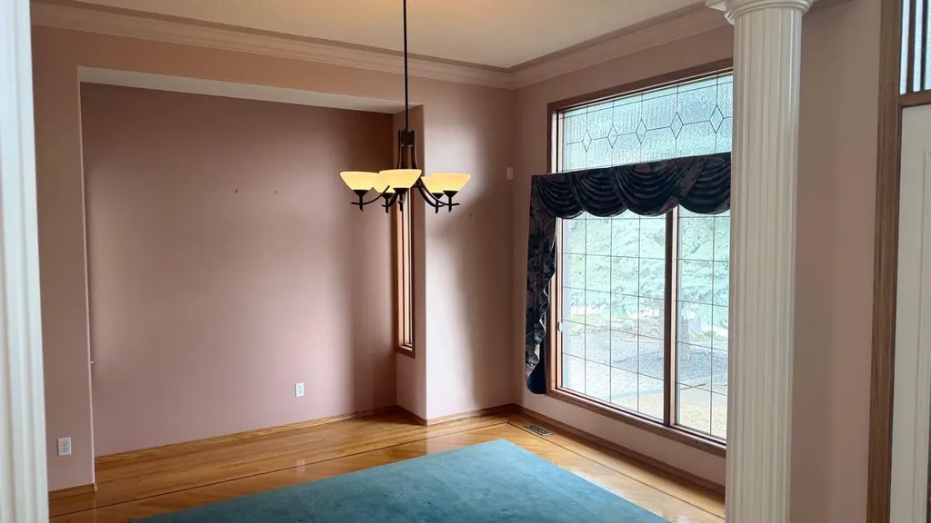 117 Woodpark Close SW Calgary AB T2W 6H1