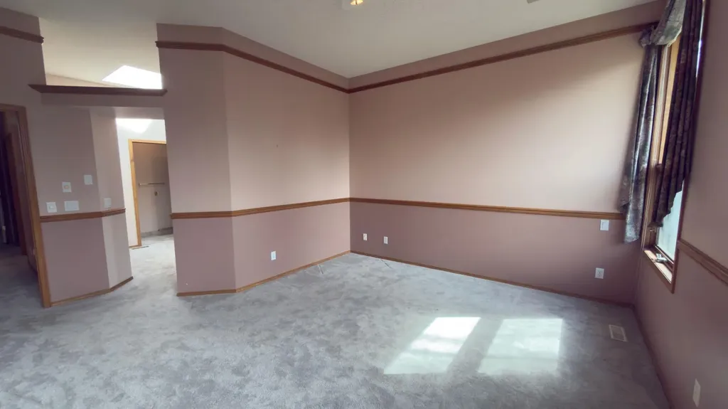 117 Woodpark Close SW Calgary AB T2W 6H1