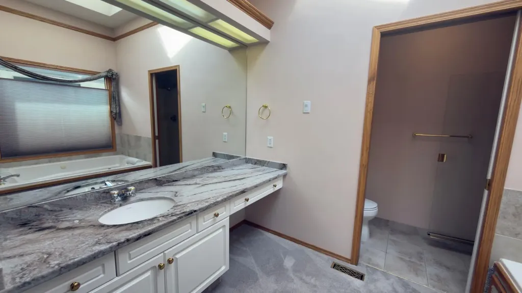 117 Woodpark Close SW Calgary AB T2W 6H1