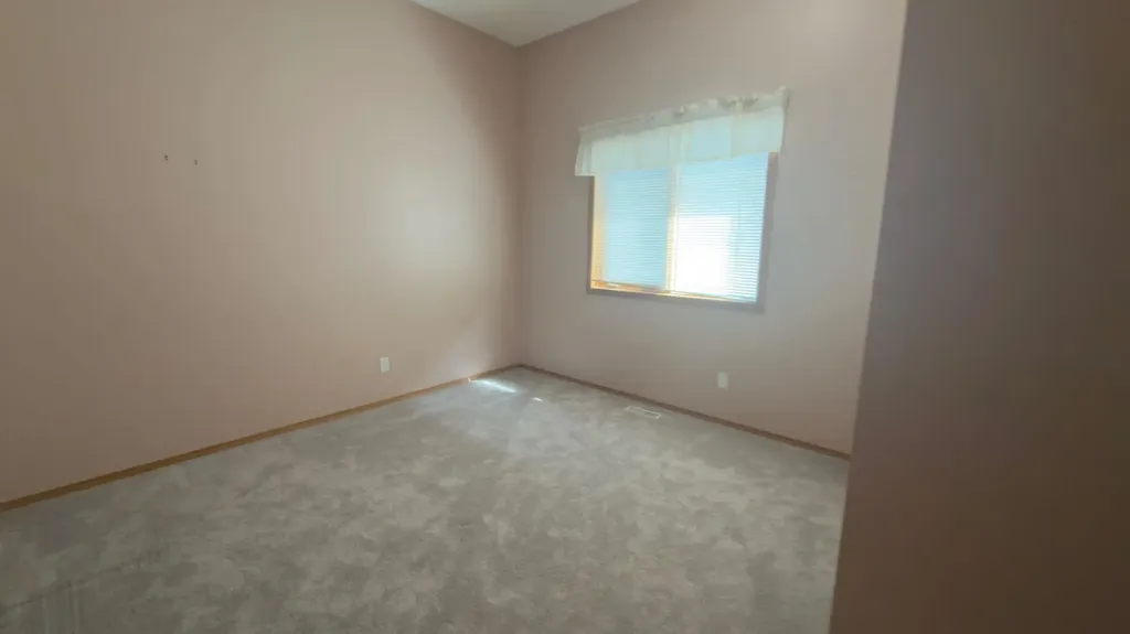 117 Woodpark Close SW Calgary AB T2W 6H1