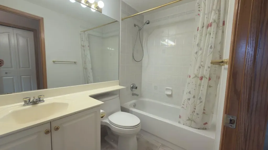 117 Woodpark Close SW Calgary AB T2W 6H1
