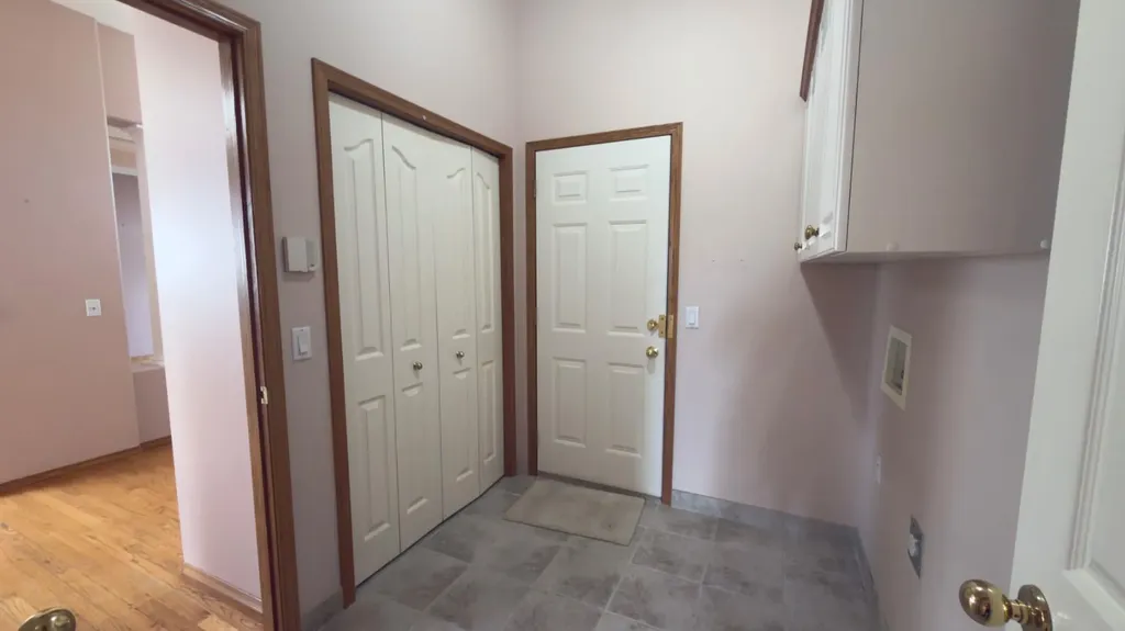 117 Woodpark Close SW Calgary AB T2W 6H1