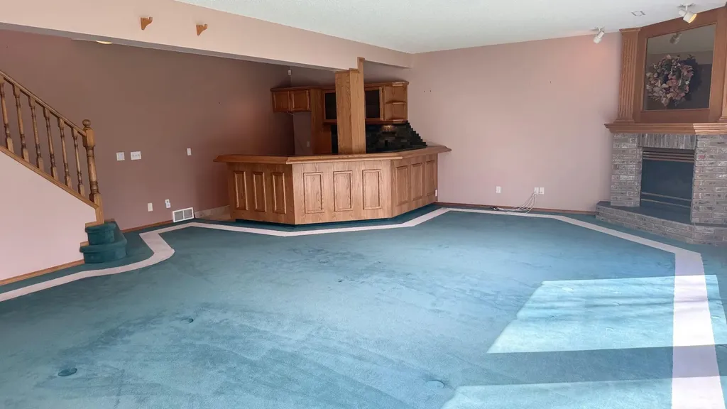 117 Woodpark Close SW Calgary AB T2W 6H1