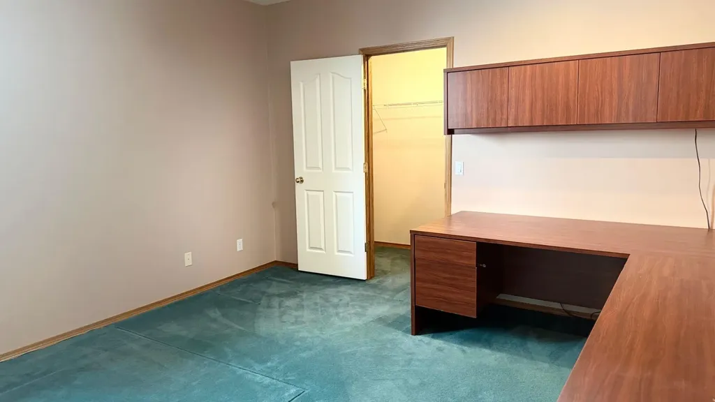 117 Woodpark Close SW Calgary AB T2W 6H1