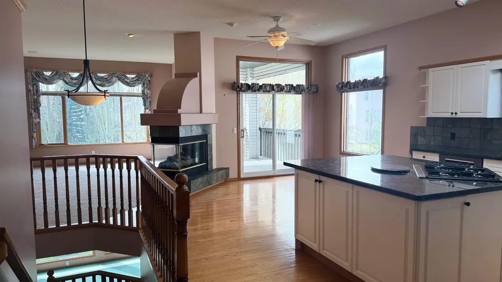 117 Woodpark Close SW Calgary AB T2W 6H1
