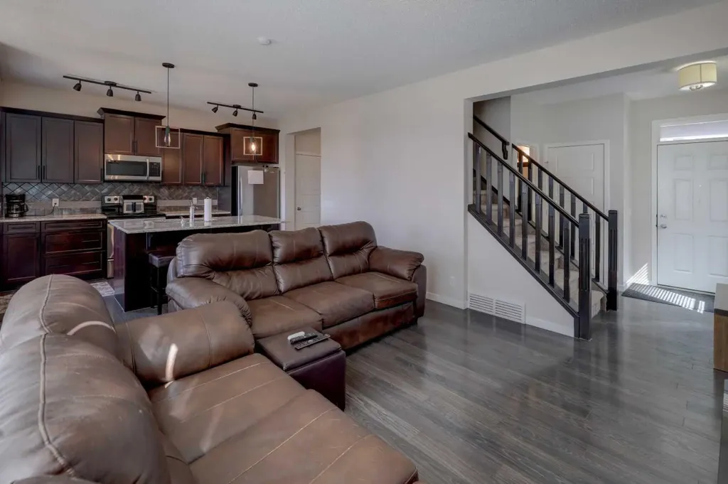 16 Fireside Place Cochrane AB T4C 0R2