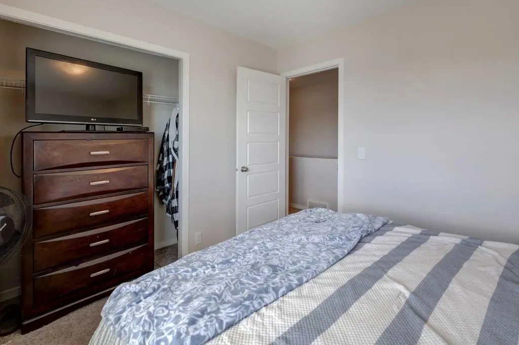 16 Fireside Place Cochrane AB T4C 0R2