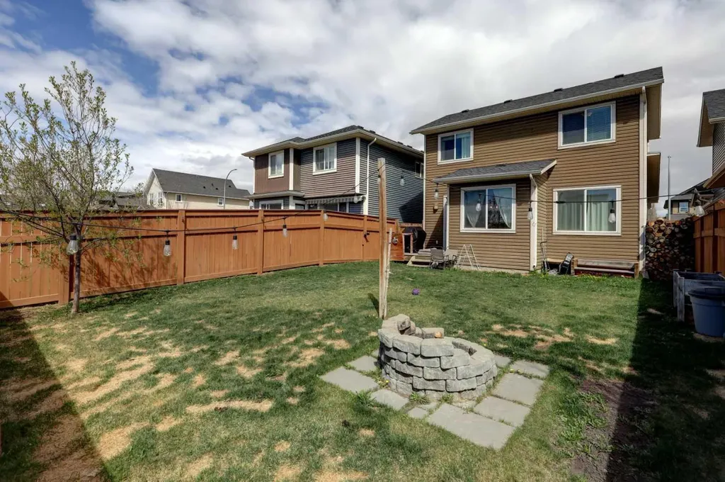 16 Fireside Place Cochrane AB T4C 0R2