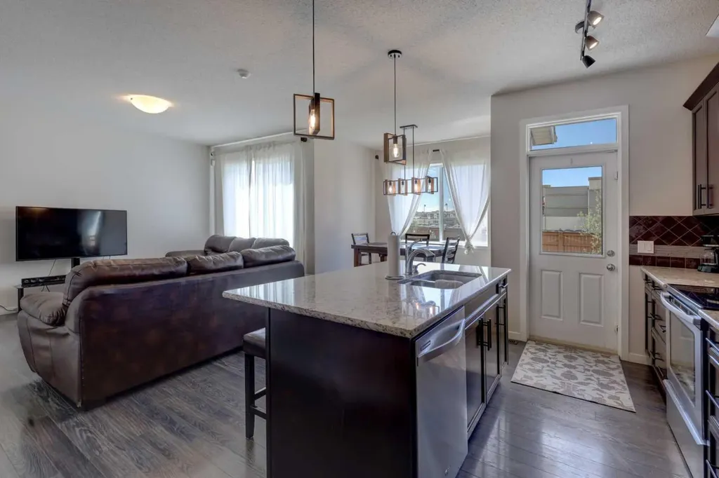 16 Fireside Place Cochrane AB T4C 0R2