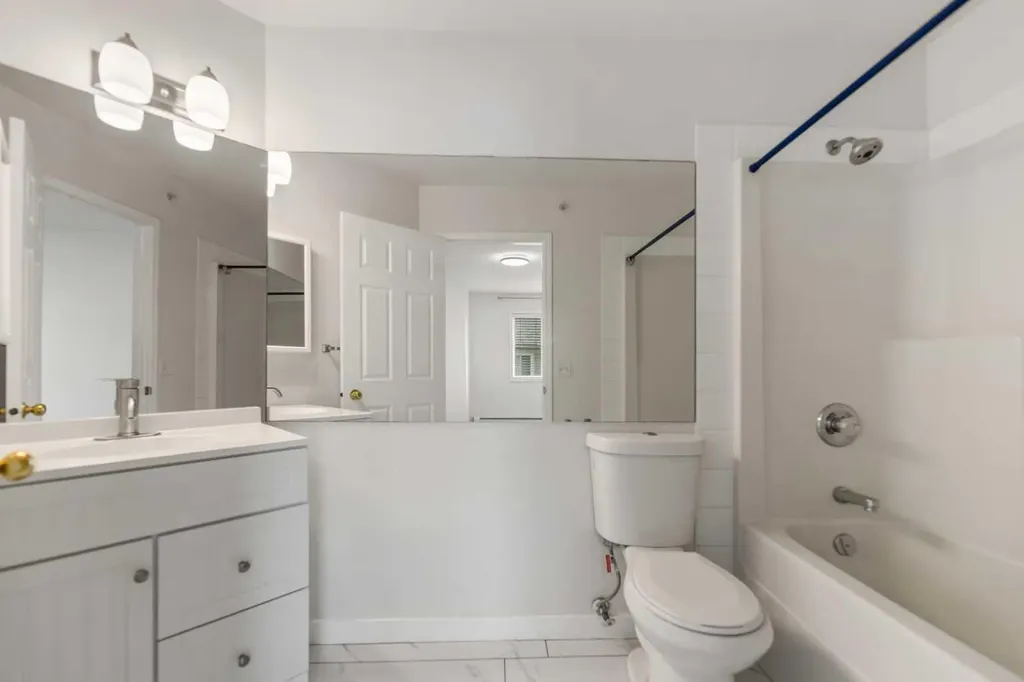 290 Shawville Way SE Calgary AB T2Y 3Z9