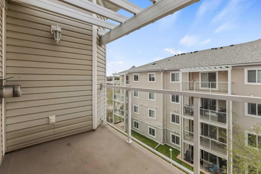 290 Shawville Way SE Calgary AB T2Y 3Z9