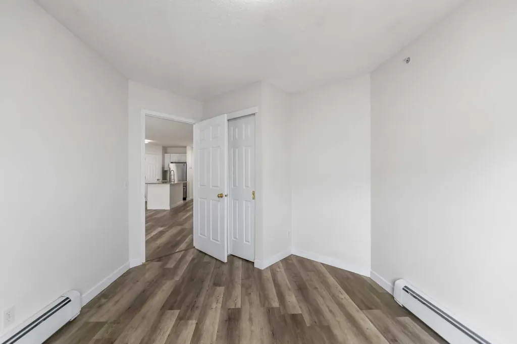 290 Shawville Way SE Calgary AB T2Y 3Z9