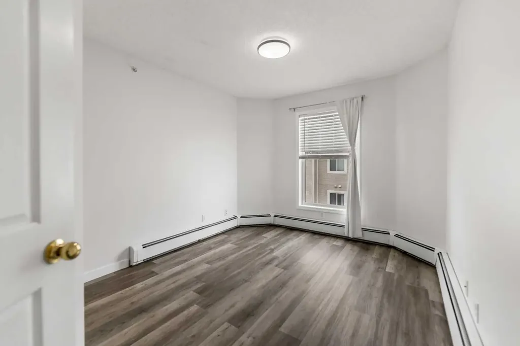 290 Shawville Way SE Calgary AB T2Y 3Z9