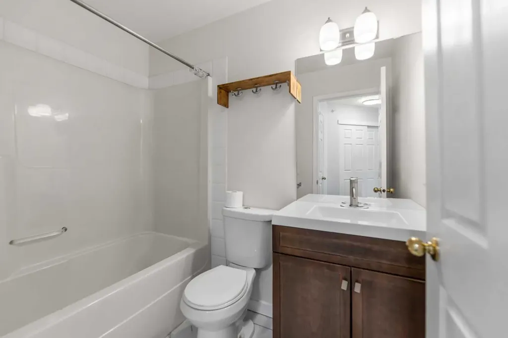 290 Shawville Way SE Calgary AB T2Y 3Z9