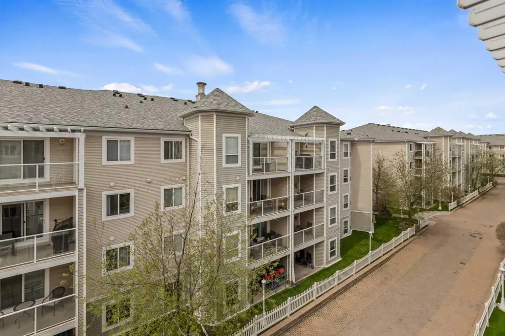 290 Shawville Way SE Calgary AB T2Y 3Z9