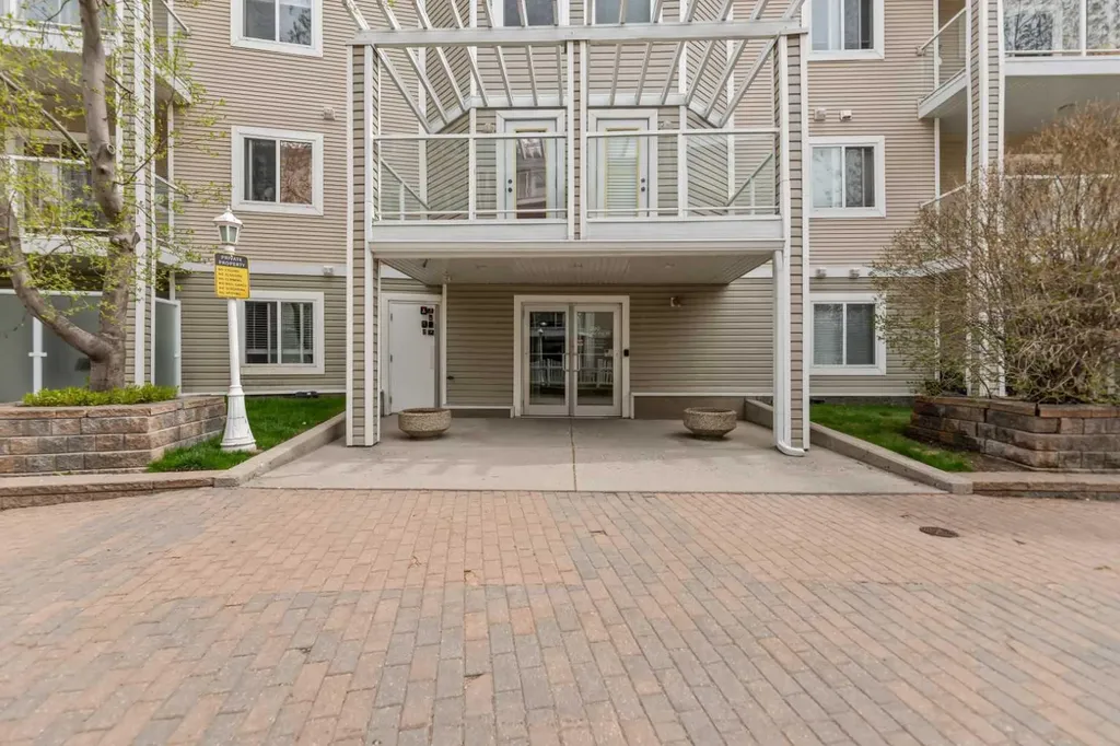 290 Shawville Way SE Calgary AB T2Y 3Z9