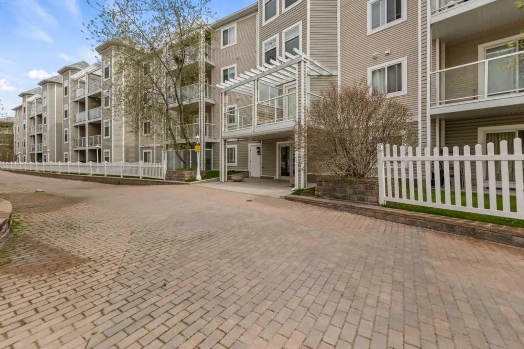290 Shawville Way SE Calgary AB T2Y 3Z9