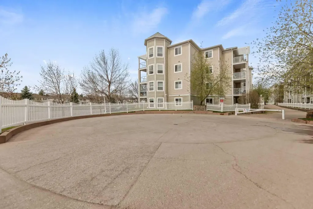 290 Shawville Way SE Calgary AB T2Y 3Z9