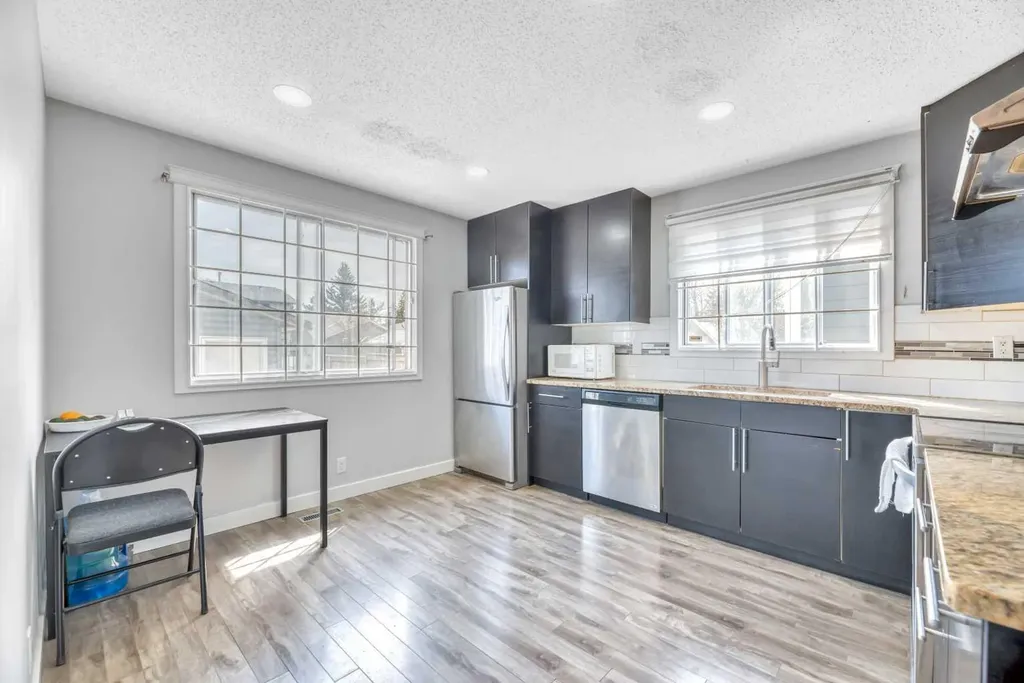 6408 54 Street NE Calgary AB T3J1Z5