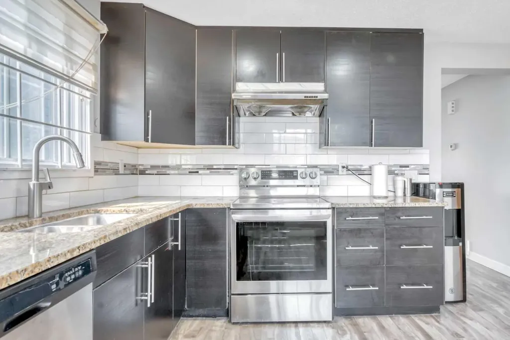 6408 54 Street NE Calgary AB T3J1Z5