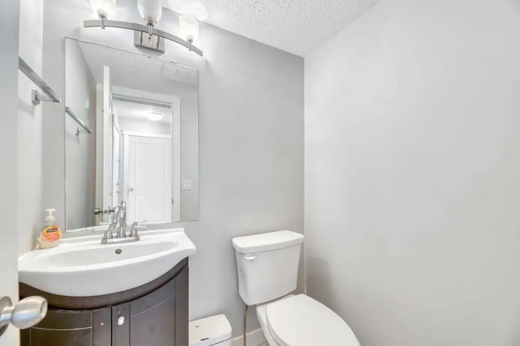 6408 54 Street NE Calgary AB T3J1Z5